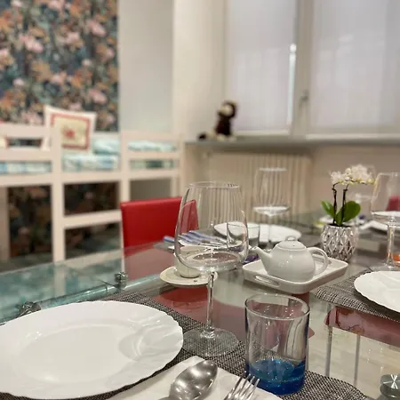 One-bedroom Apartment, Convenient To Visit The City-to *