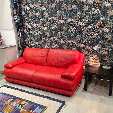 One-bedroom Apartment, Convenient To Visit The City-to *